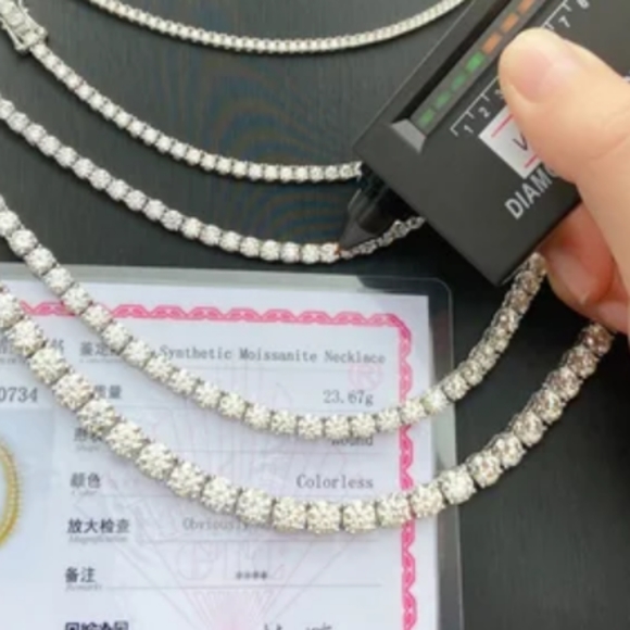 Roped diamond necklaces - Picture 4 of 4